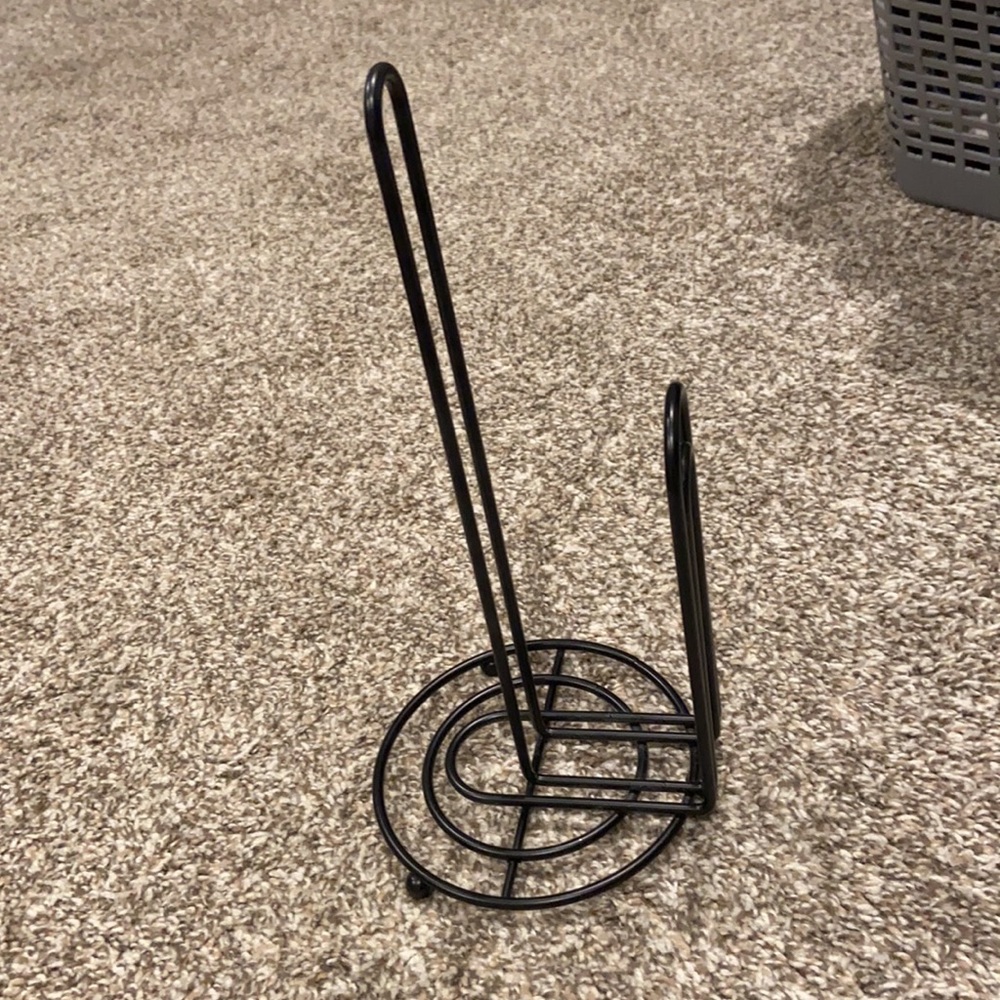 Paper towel holder - Picture 2 of 2